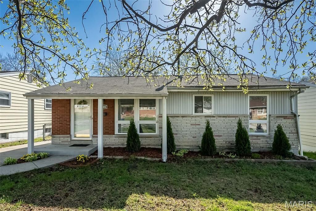 Property Photo: 7808 Benmore Street MO 63123