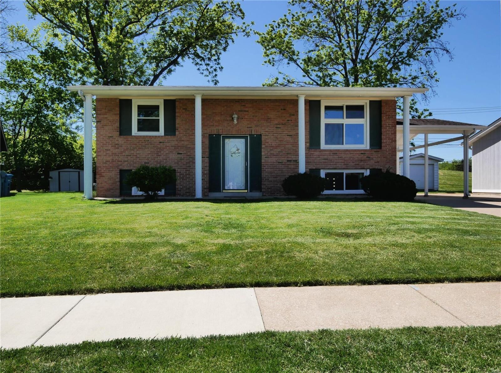Property Photo: 11866 Westglen Park Drive MO 63043