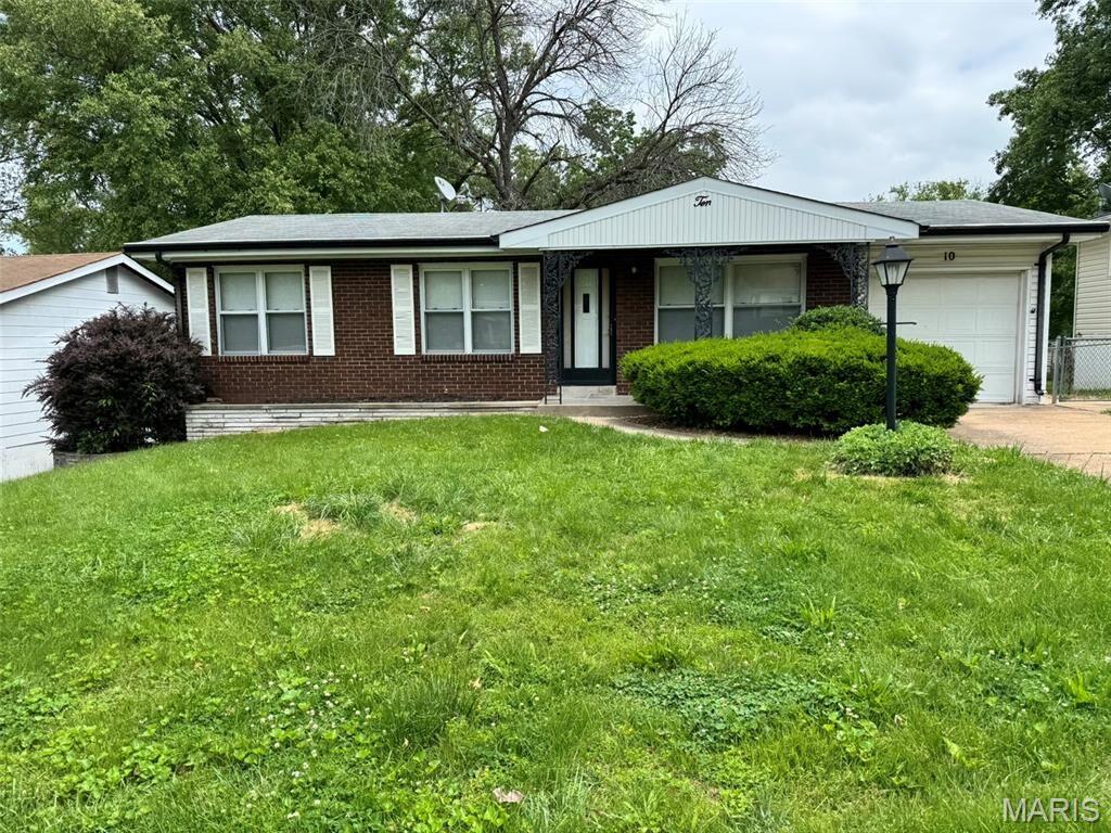 Property Photo: 10 Lennox Terrace MO 63043