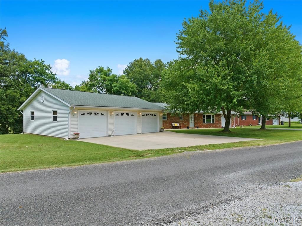 Property Photo: 109 Echo Lane IL 62010