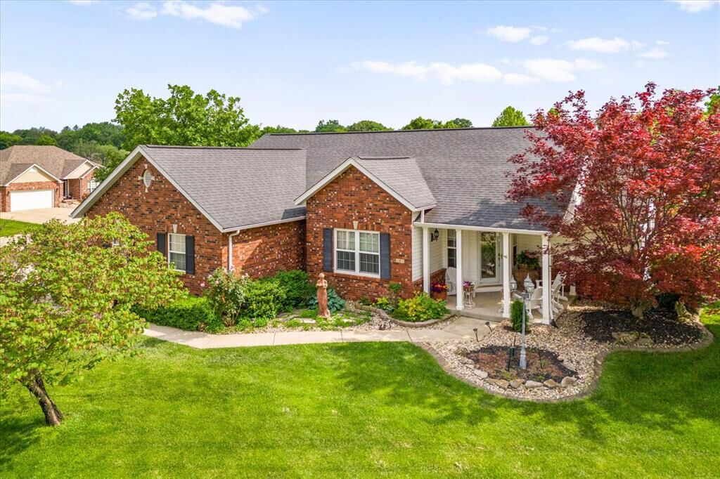 Property Photo:  1 Pin Oak Court  IL 62062 