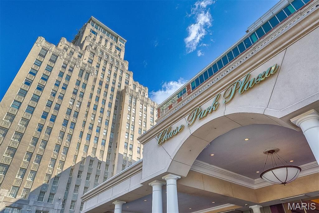 Property Photo:  232 N Kingshighway Boulevard 1502  MO 63108 