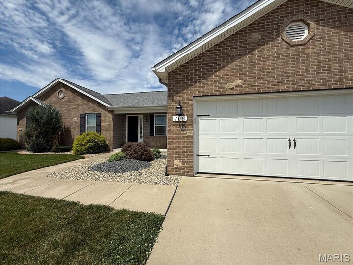 Property Photo:  108 Garrettford Drive  IL 62010 
