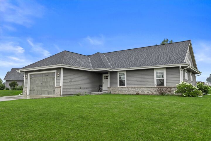 Property Photo:  232 Farmstead Dr  WI 53086 
