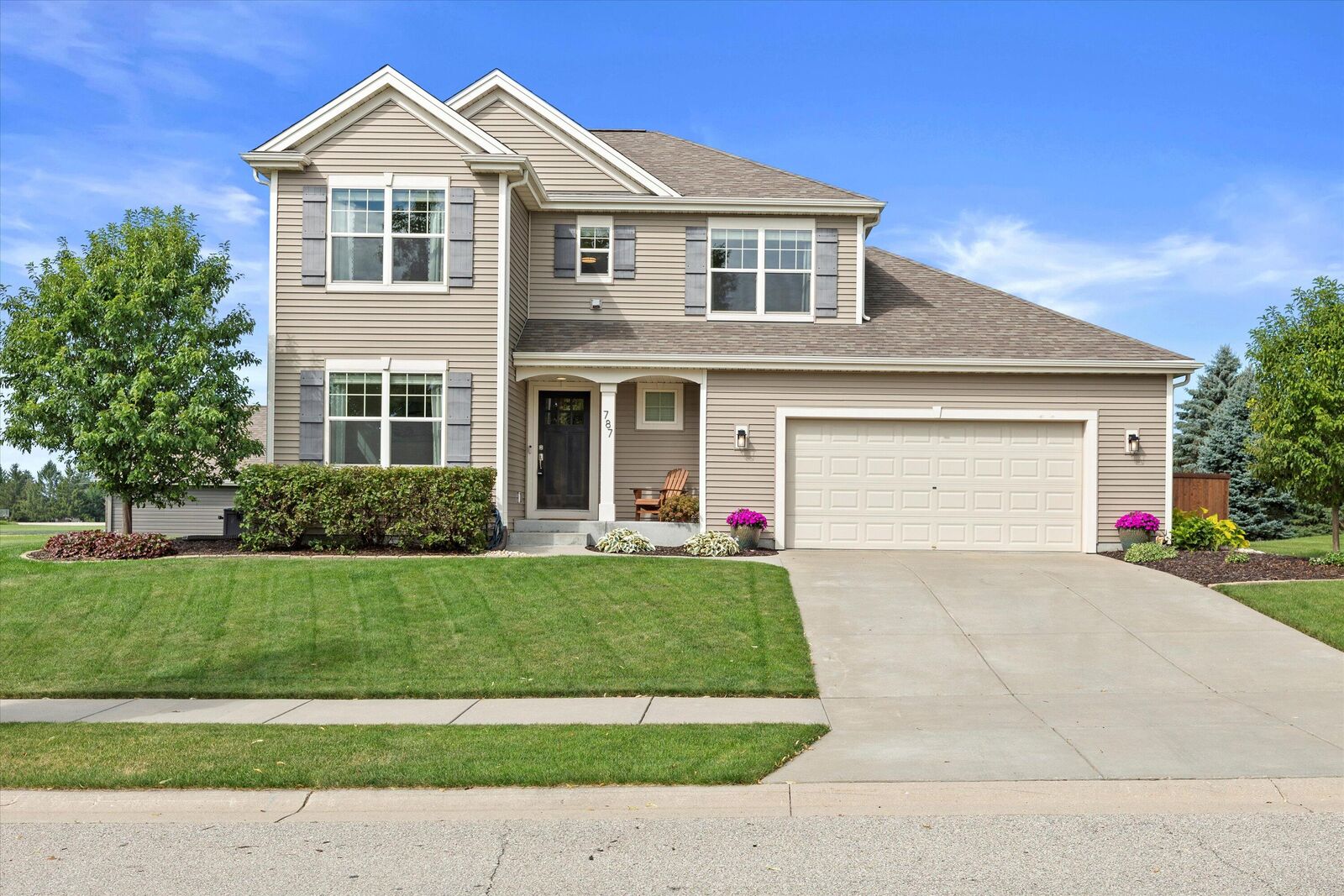 Property Photo:  787 Autumn Ridge Ln  WI 53027 