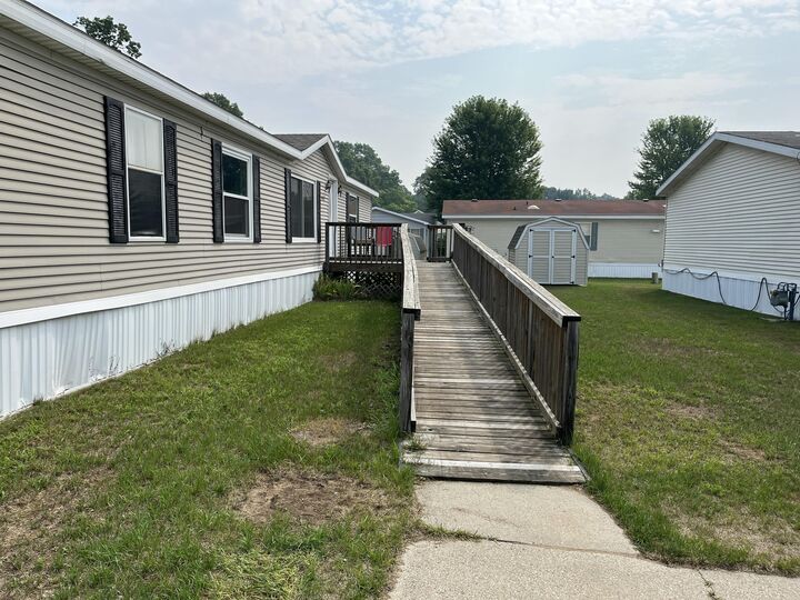 Property Photo:  4212 Sundrop Circle E  MI 49442 