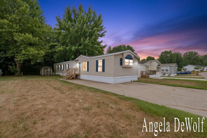 Property Photo:  4676 Gardens Boulevard NW  MI 49534 