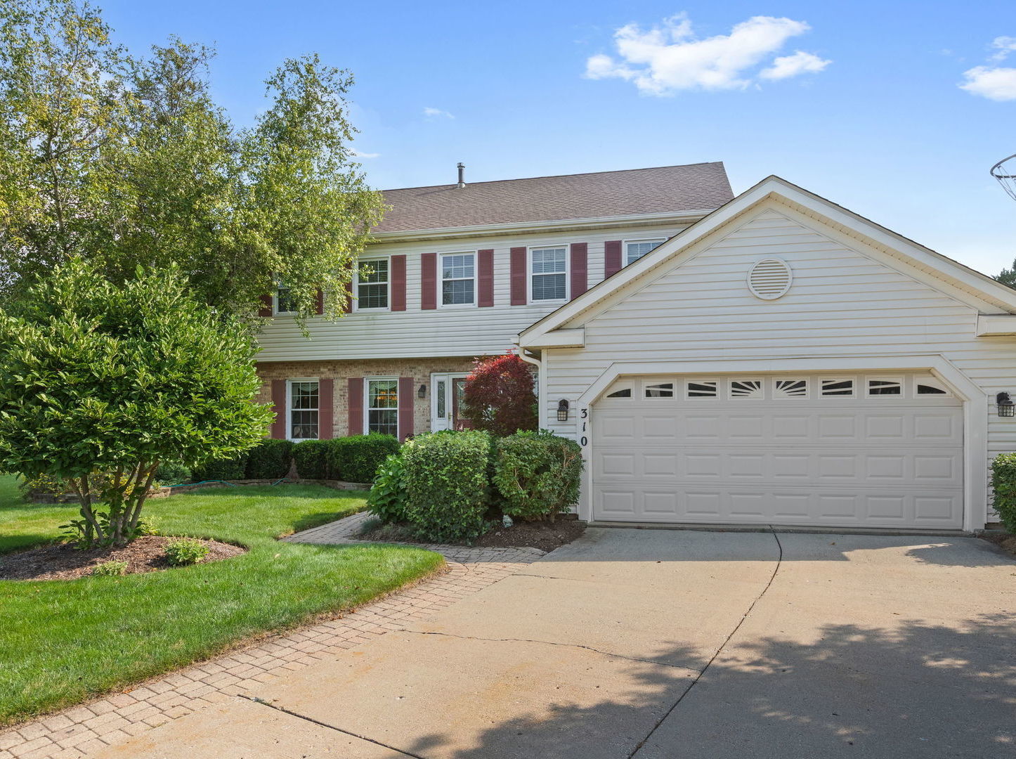 Property Photo: 310 Lakeview Court IL 60089