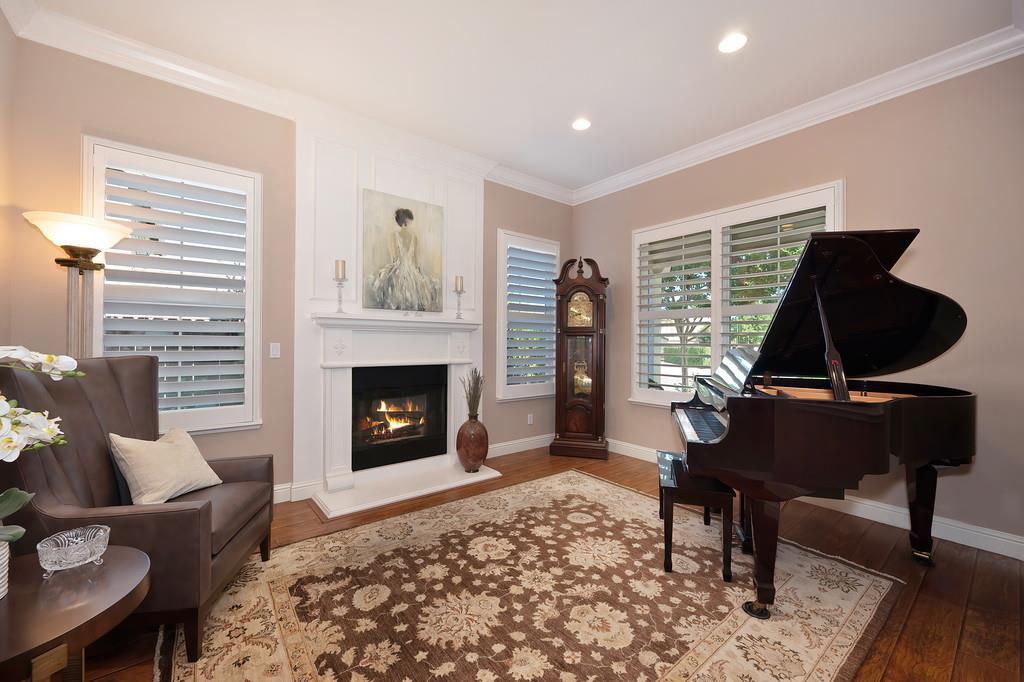 Property Photo: 3334 Hollow Oak Drive CA 95762