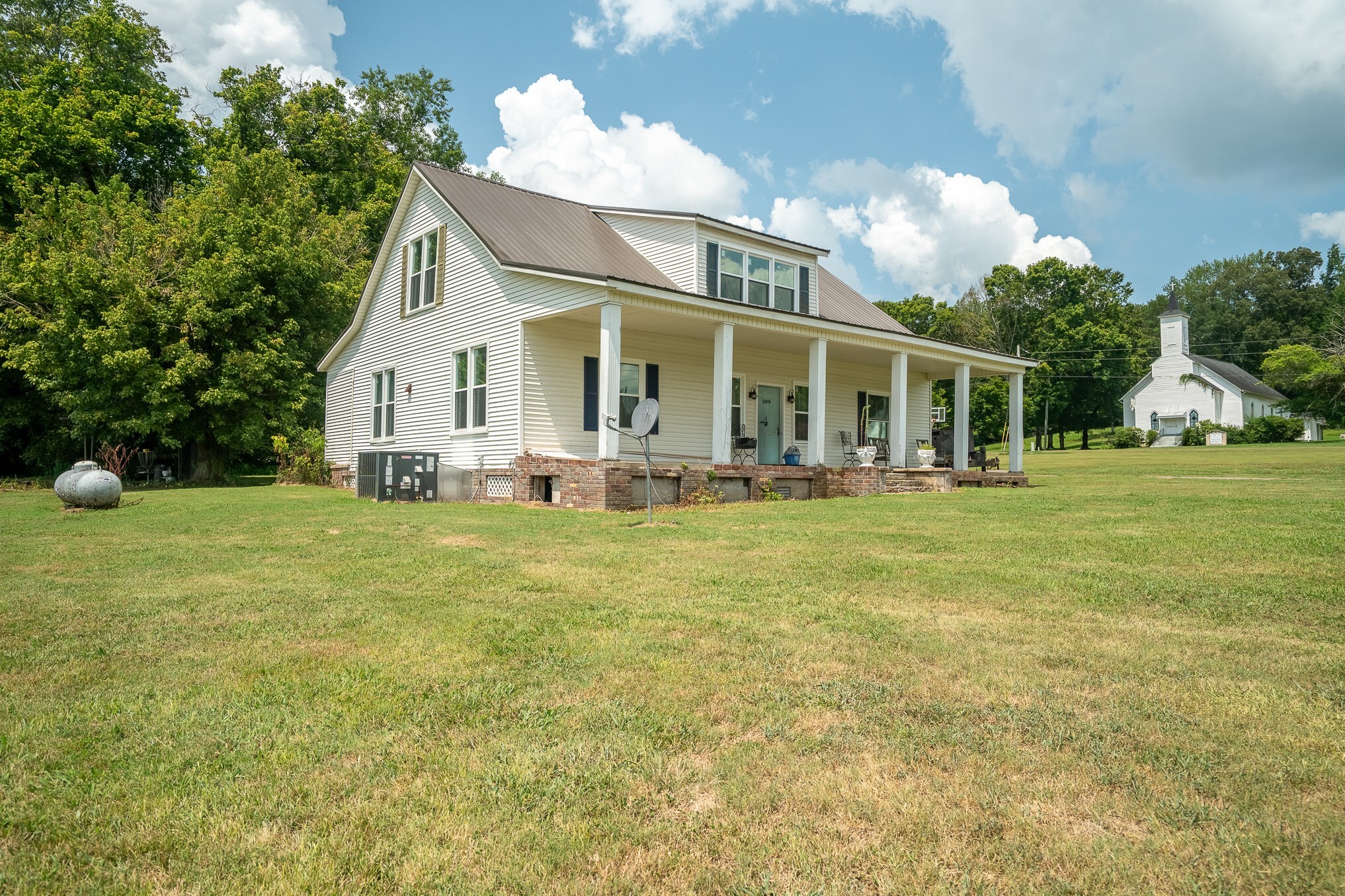 Property Photo: 109 Cherry St W TN 38486