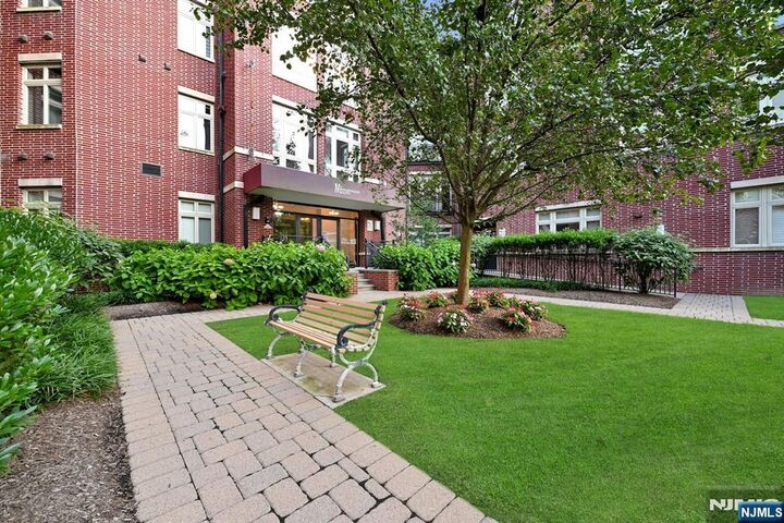 Property Photo:  2212 Riverview Avenue 212  NJ 07631 