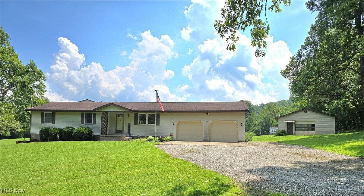 Property Photo: 2650 Darlington Drive OH 43701