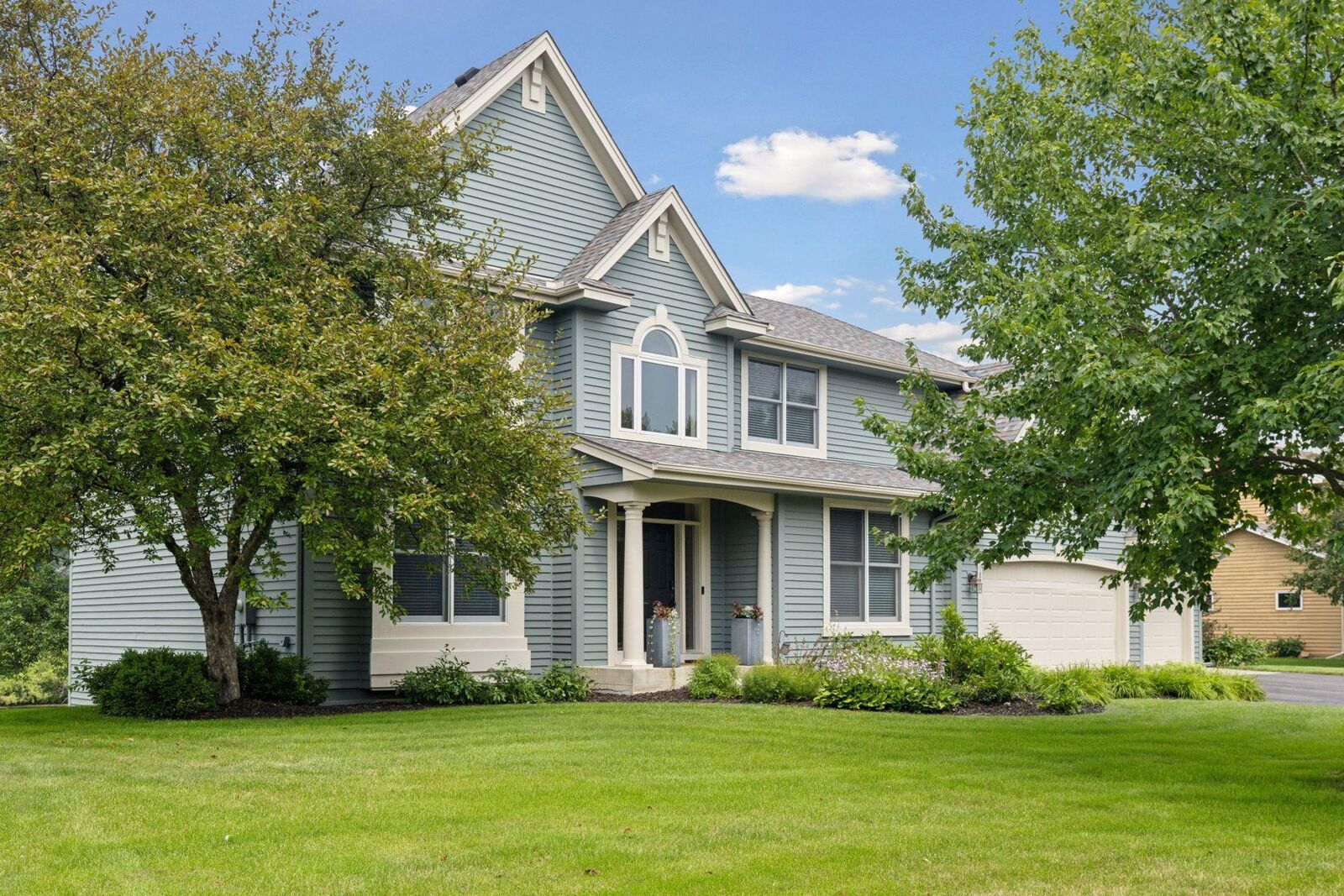 Property Photo:  820 Foxberry Farms Road  MN 55340 