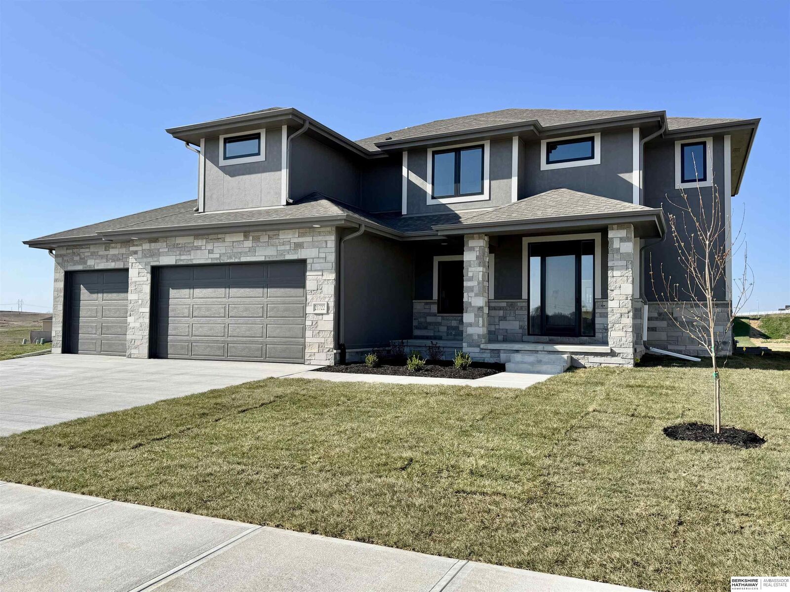 Property Photo:  21722 Parkview Drive  NE 68028 