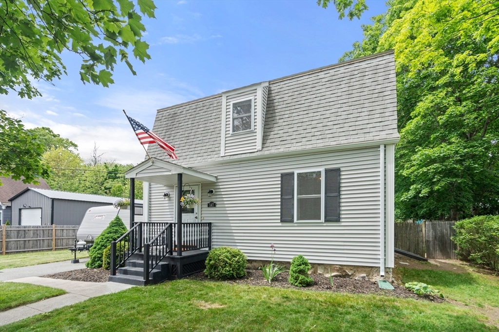 Property Photo:  147 Oak  MA 02351 