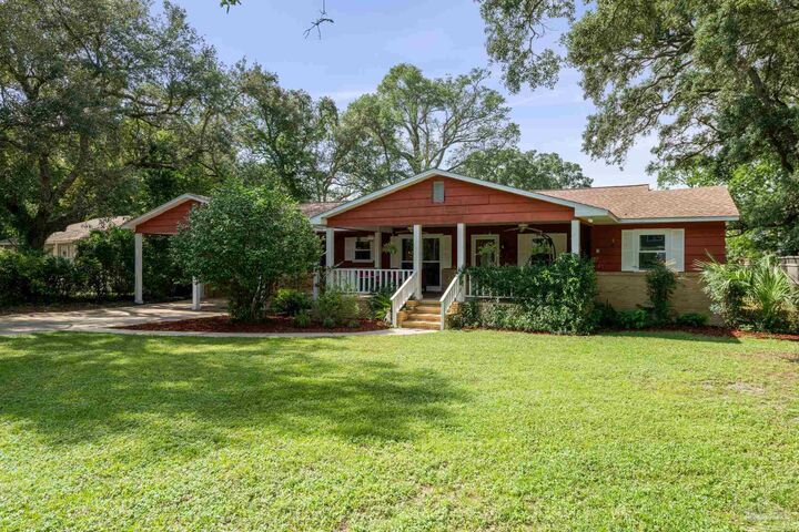 Property Photo: 422 Fairpoint Dr FL 32561