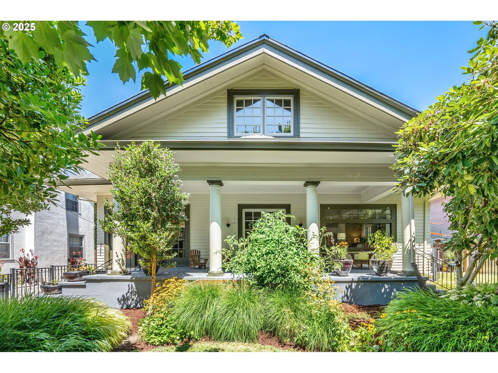 Property Photo: 3441 E Burnside St OR 97214