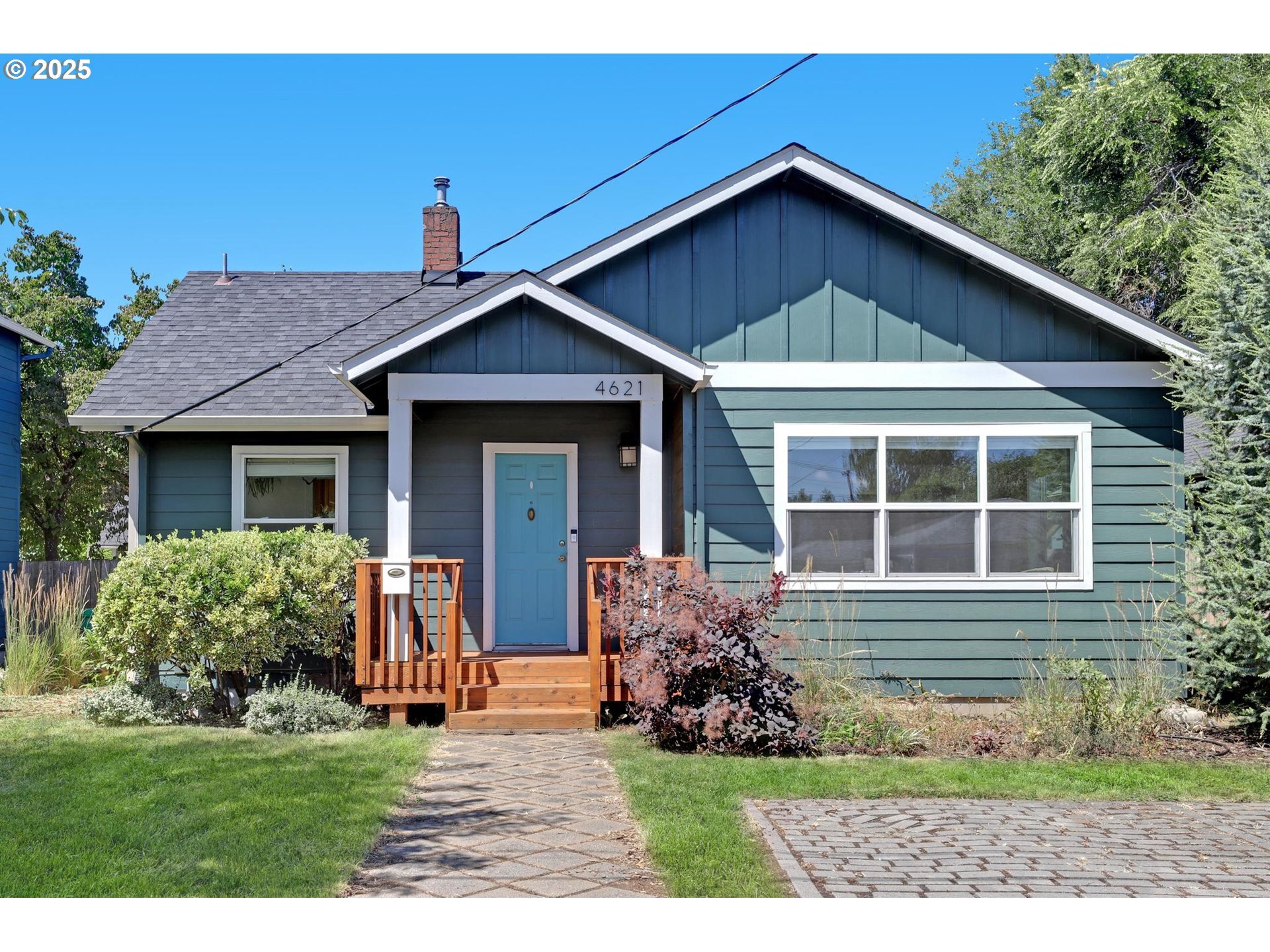 Property Photo: 4621 SE 51st Ave OR 97206