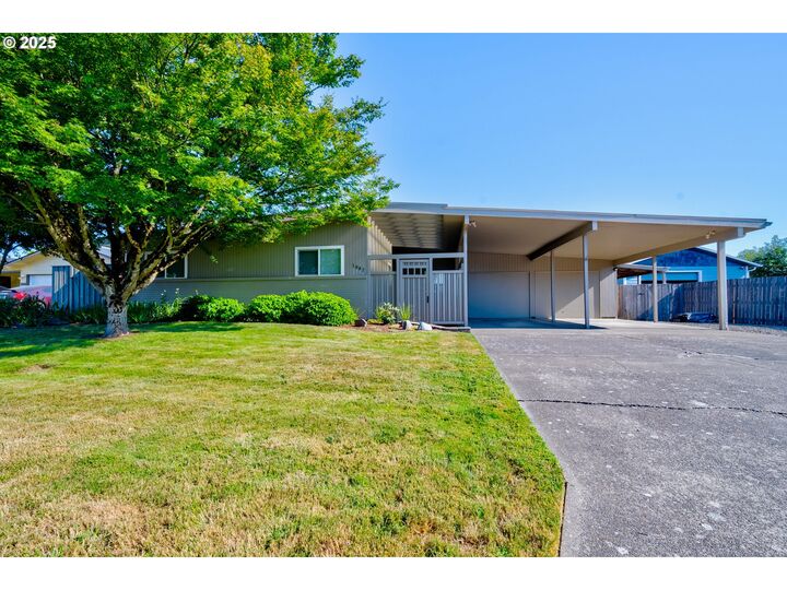 1082 Alberta Ave E  Monmouth OR 97361 photo