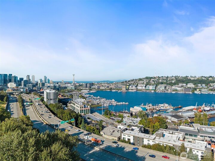 Property Photo: 1505 Lakeview Boulevard E WA 98102