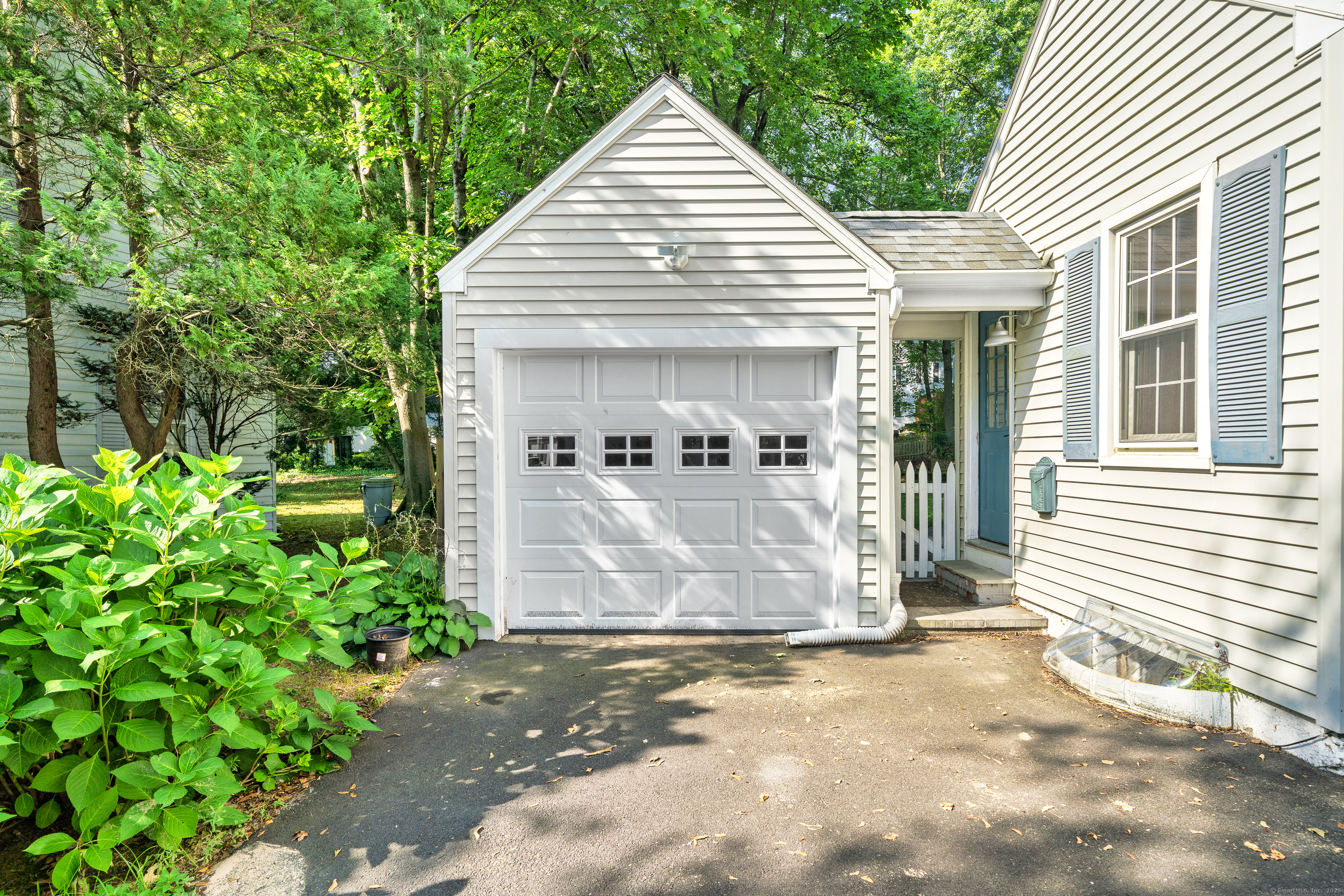 Property Photo:  11 Boswell Road  CT 06107 