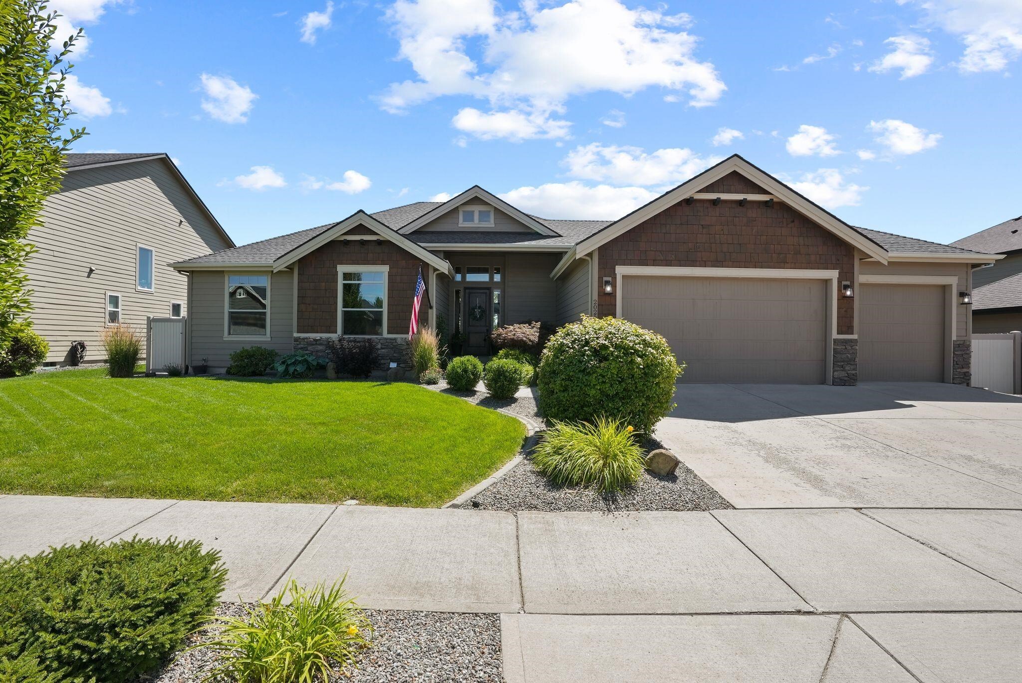 Property Photo: 2025 W Stonewall Ave WA 99208