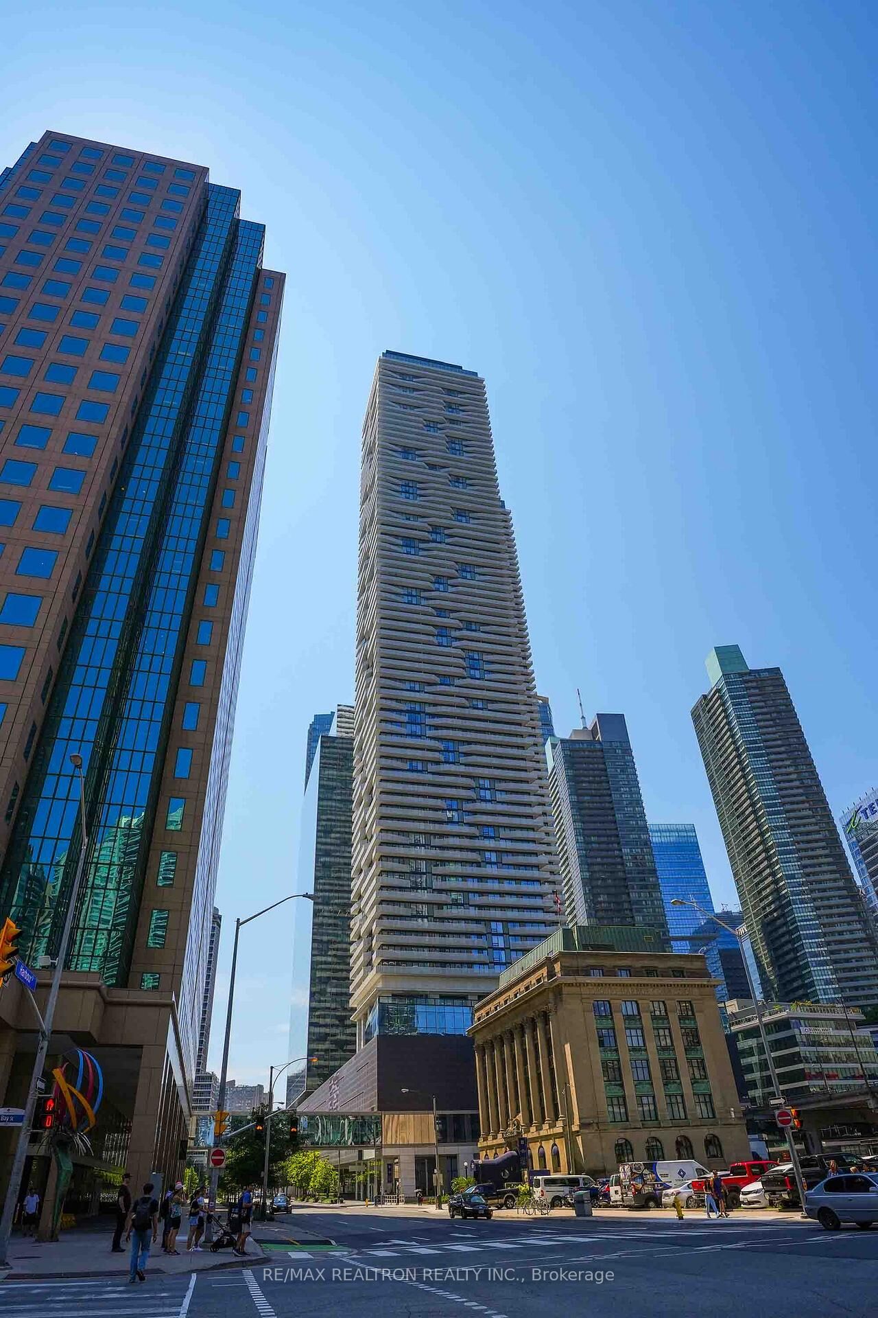 Property Photo: 88 Harbour Street 4004 ON M5J 1B7