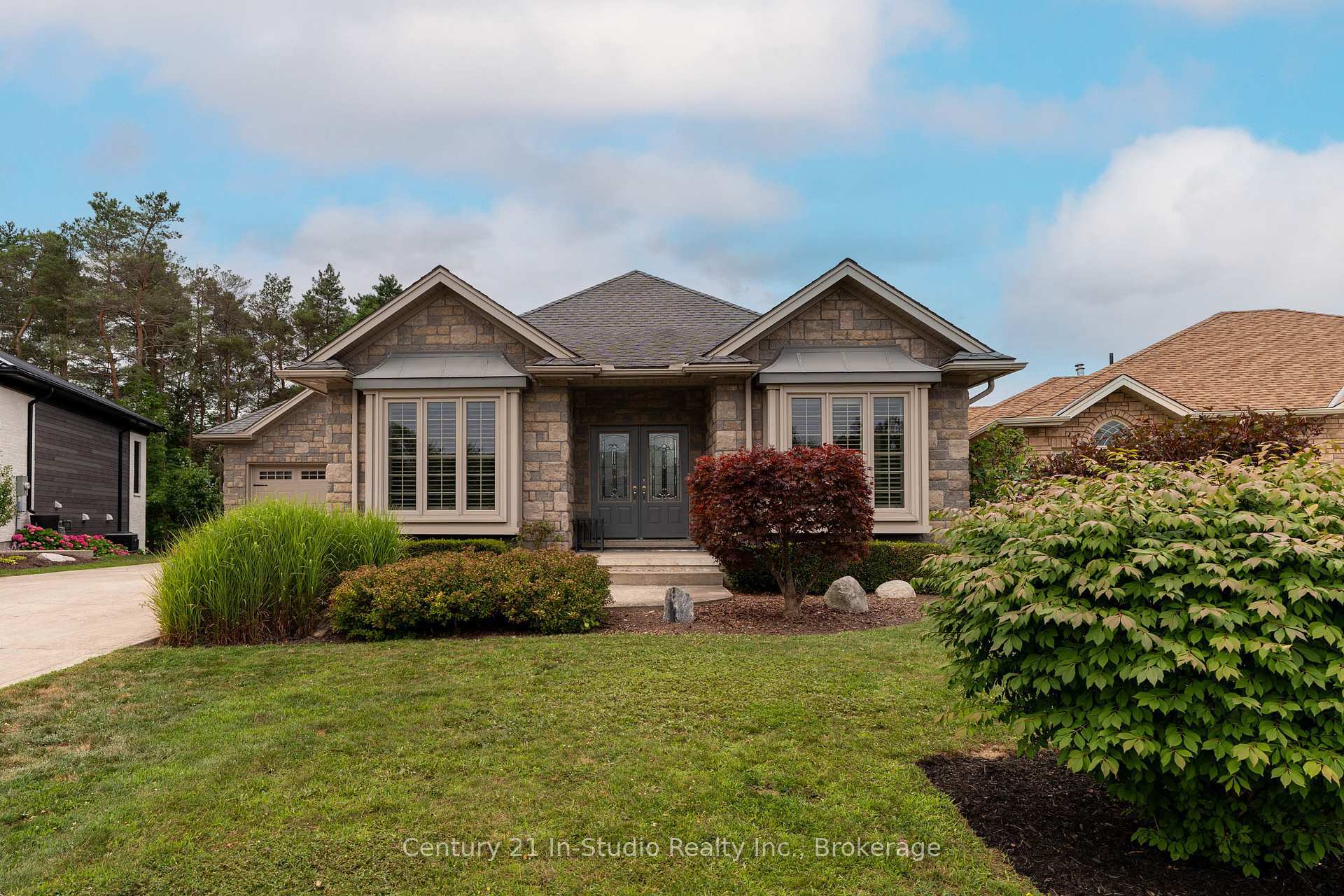 Property Photo:  6 Glen Abbey Court  ON N4L 1Y4 