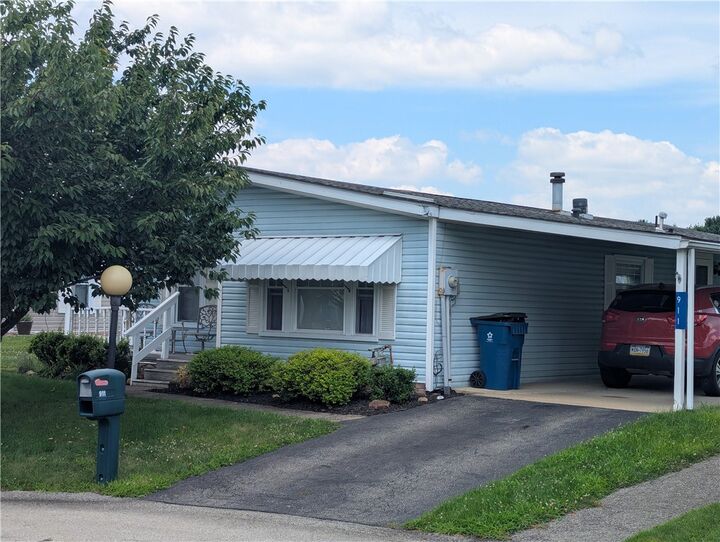 Property Photo:  911 Lilac Ln  PA 15668 
