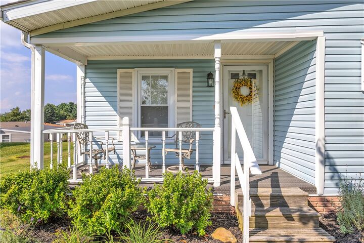 Property Photo:  911 Lilac Ln  PA 15668 