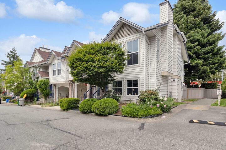 Photo de la propriété: 8716 Walnut Grove Drive 32 BC V1M 2K2