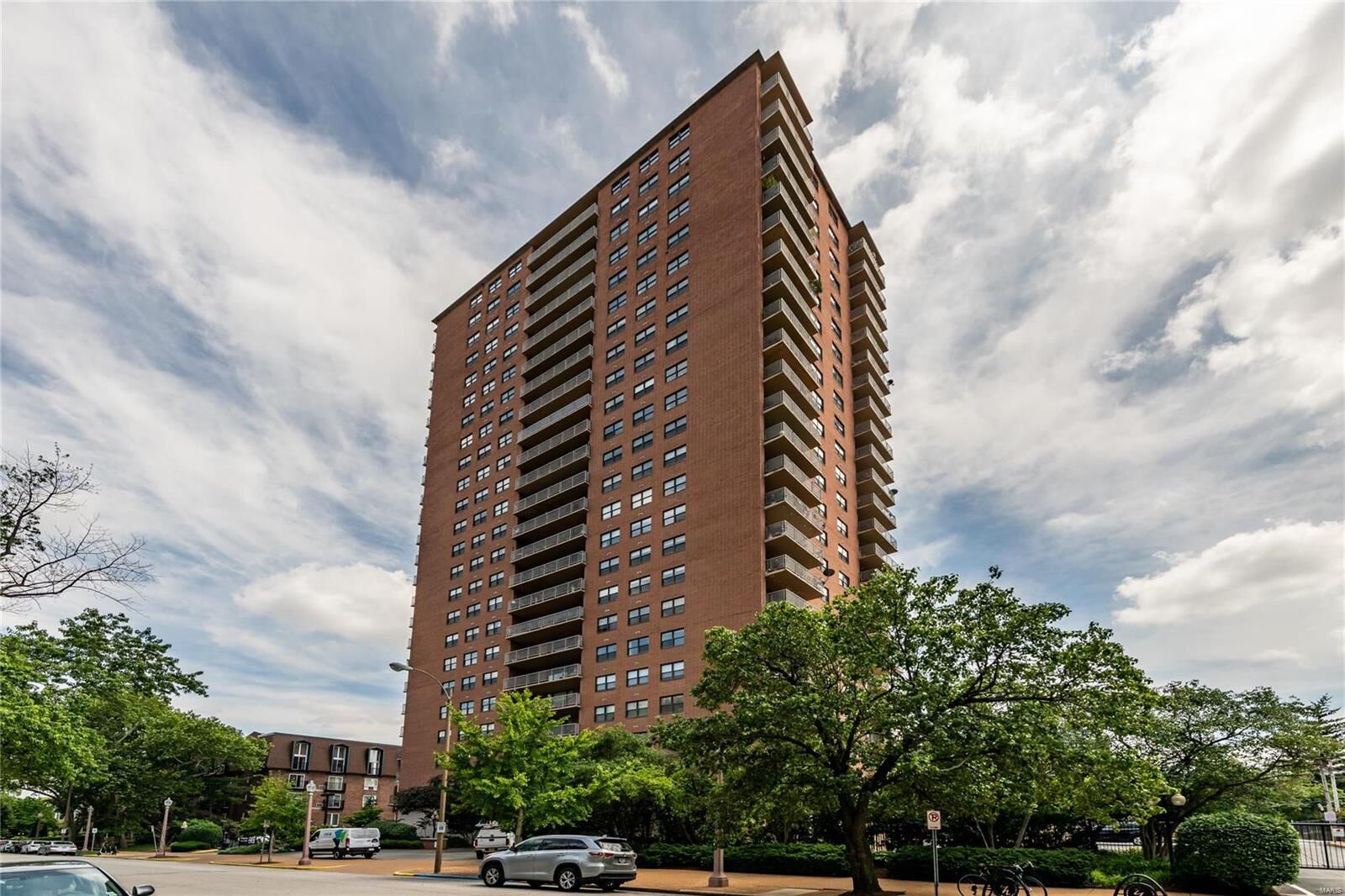 Property Photo:  4466 W Pine Boulevard 18C  MO 63108 