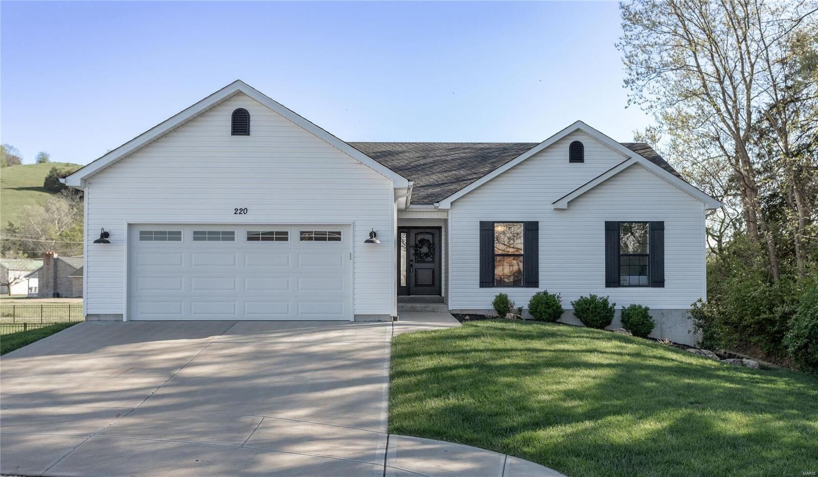 Property Photo: 220 Bentley Ct. W MO 63052