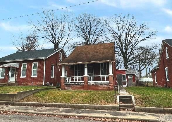 Property Photo:  820 S Jackson Street  IL 62220