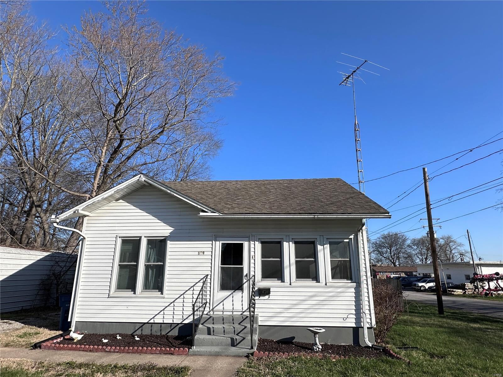 Property Photo: 109 E Page Street IL 62286