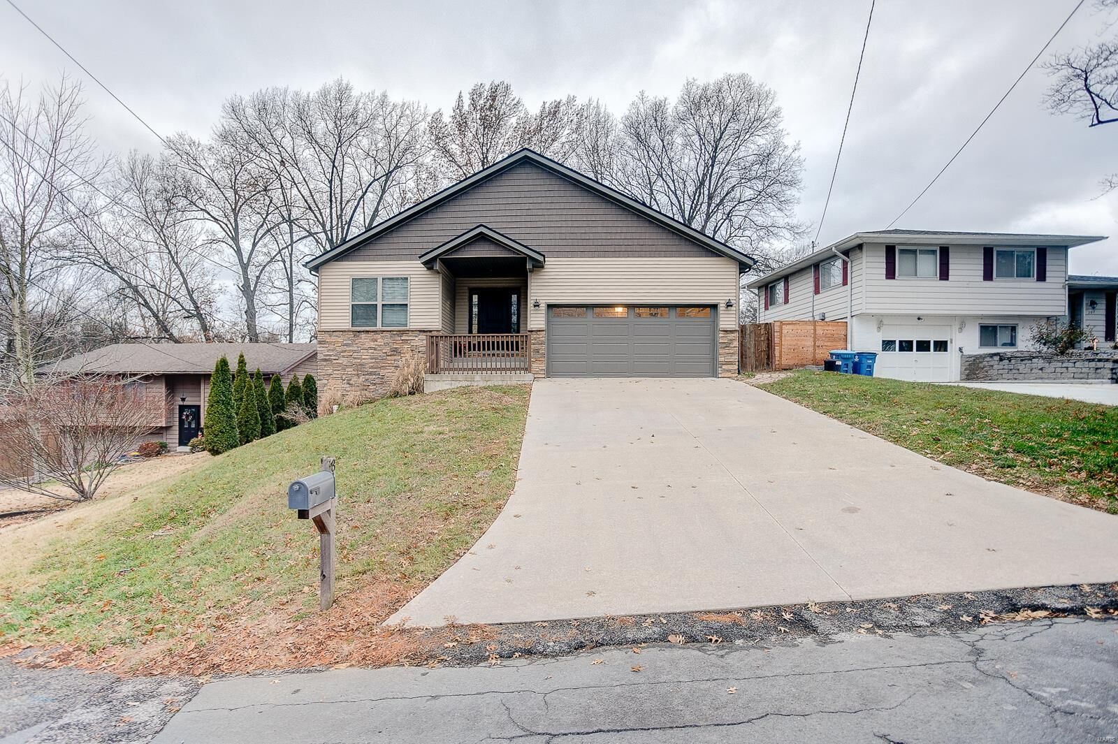 Property Photo:  311 Barnett Drive  IL 62025