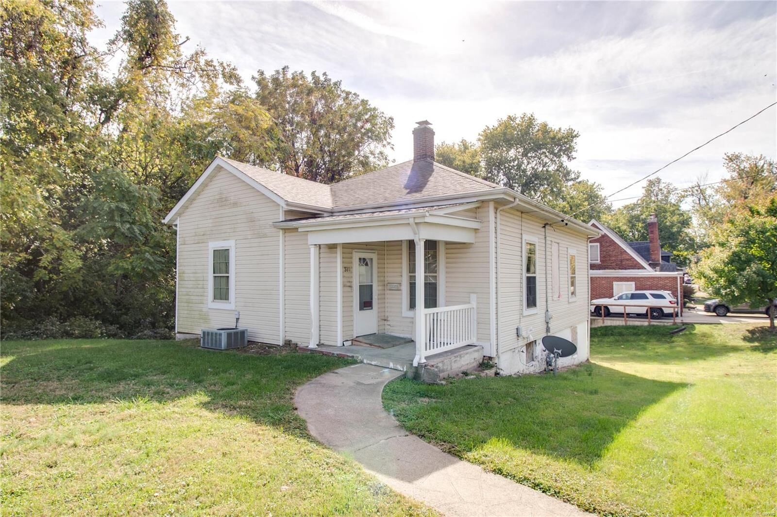 Property Photo:  310 S Combs Avenue  IL 62234 