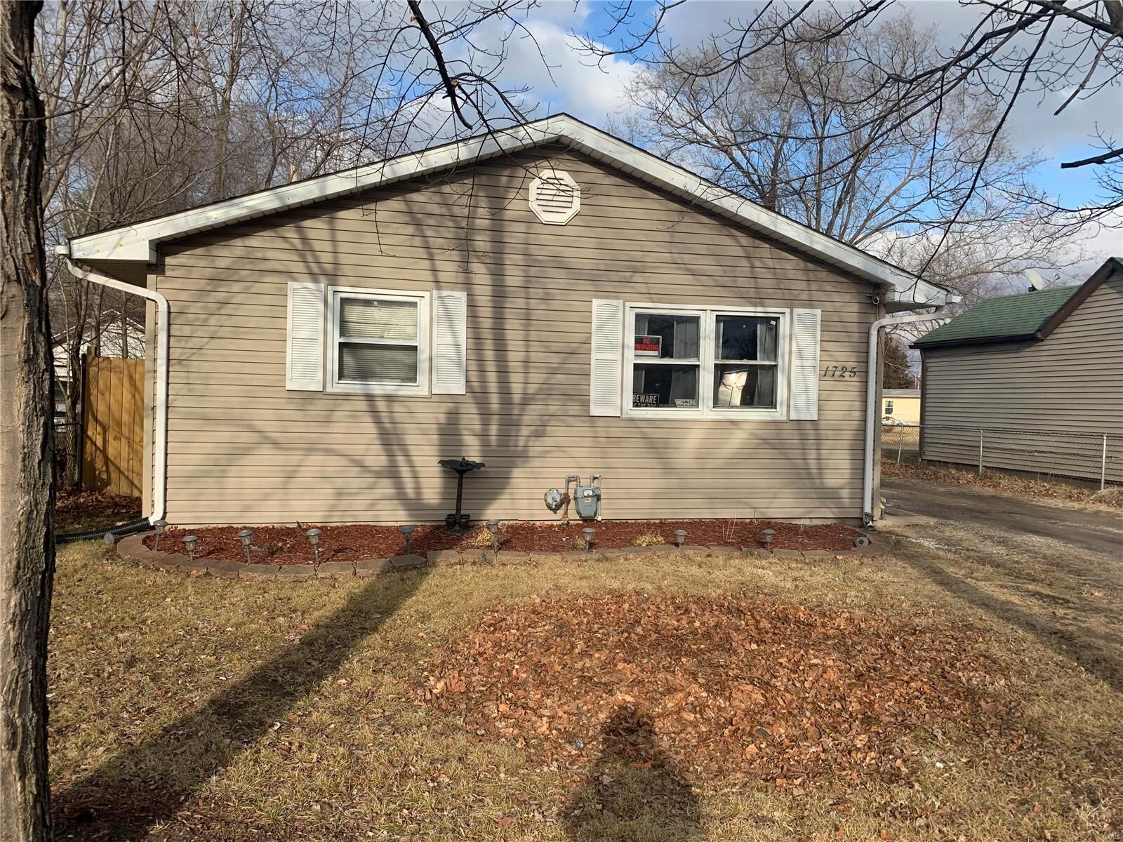 Property Photo: 1725 Sycamore Street IL 62040