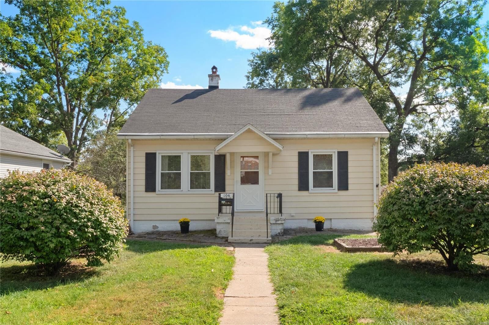 Property Photo: 106 E Emily Street IL 62243