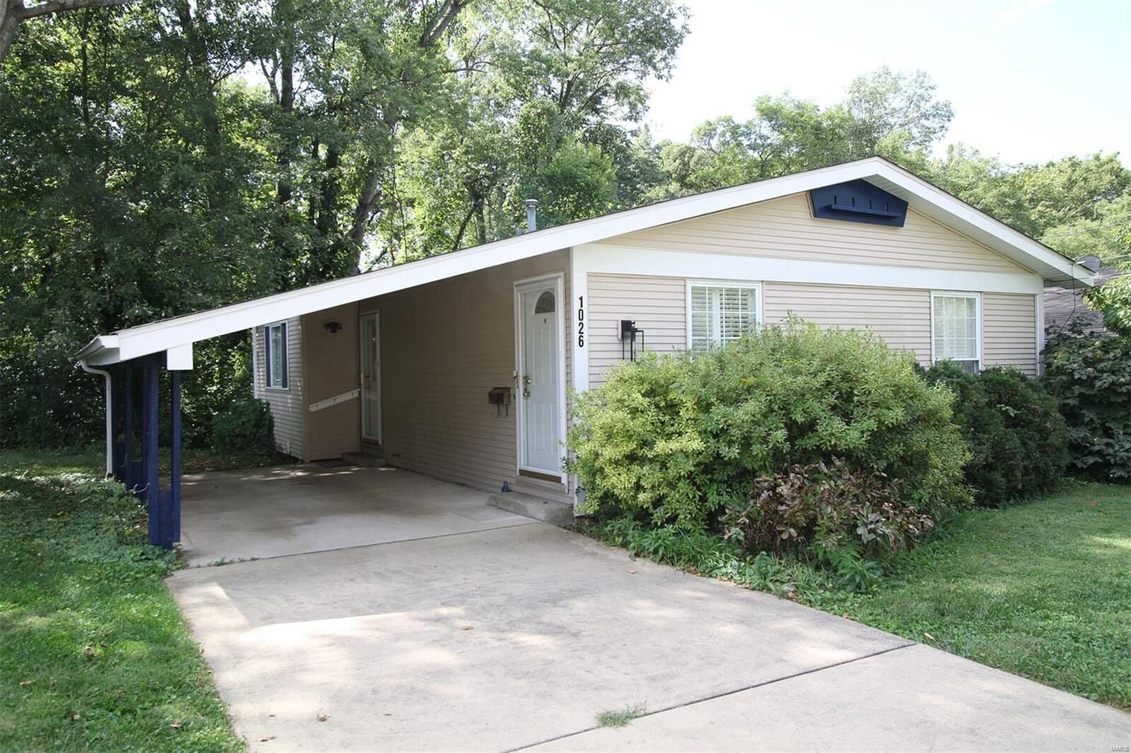Property Photo:  1026 Grand Avenue  IL 62025 
