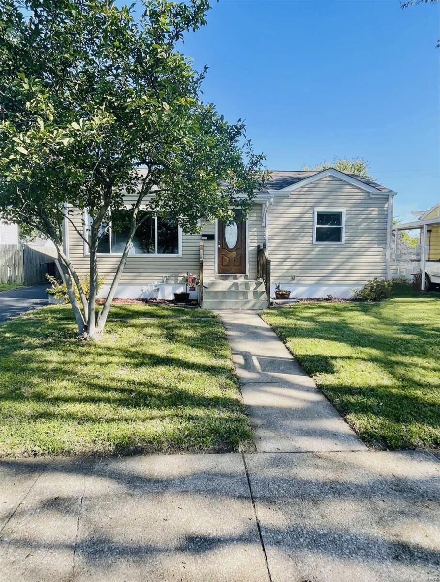 Property Photo: 1625 Moro Avenue IL 62040