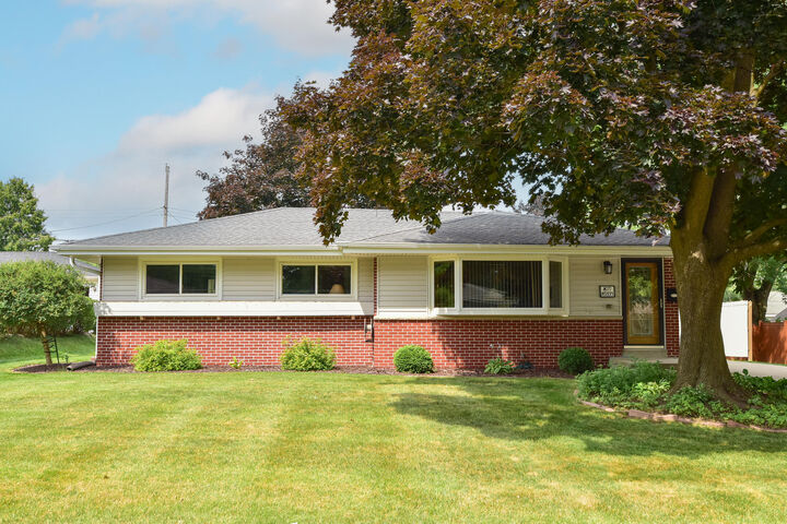 W171n9335 Briarwood Ter  Menomonee Falls WI 53051 photo