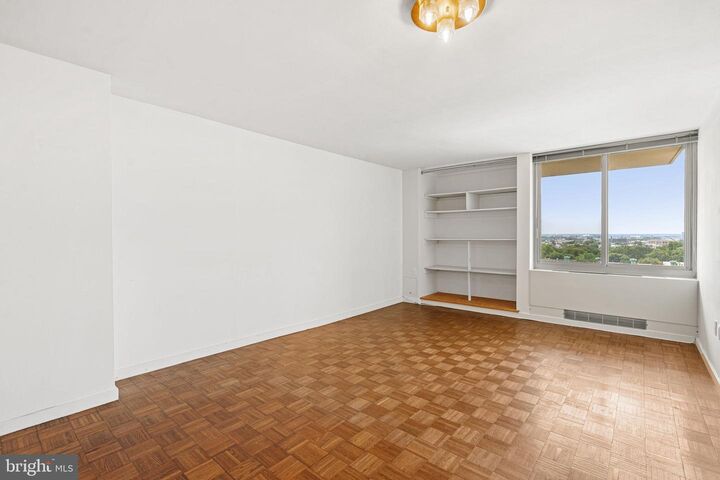 Property Photo: 604 S Washington Square 36 1111 PA 19106