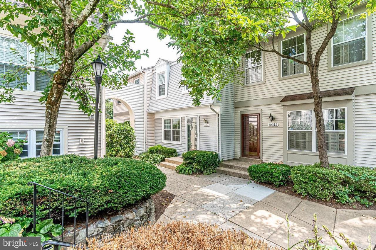 Property Photo: 10310 Bridgetown Place 56 VA 22015