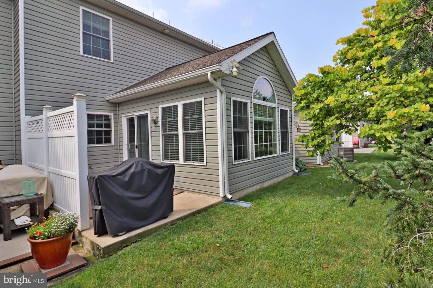 Property Photo: 1353 Fieldstone Drive PA 17552