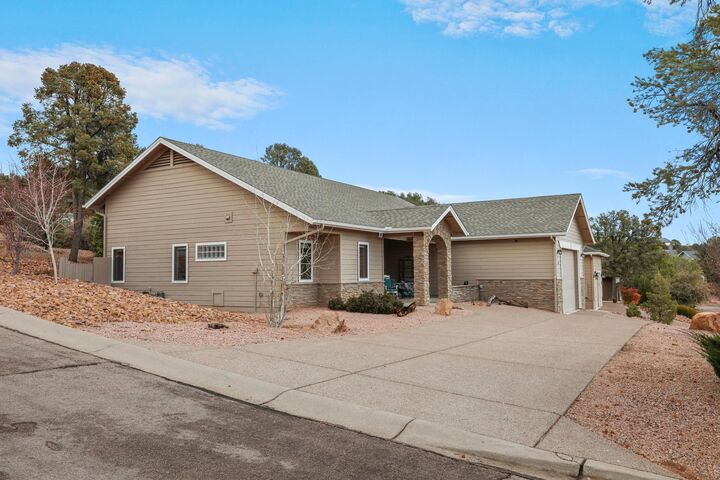Property Photo: 908 W Sherwood Drive AZ 85541