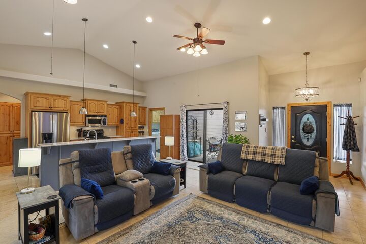 Property Photo: 908 W Sherwood Drive AZ 85541