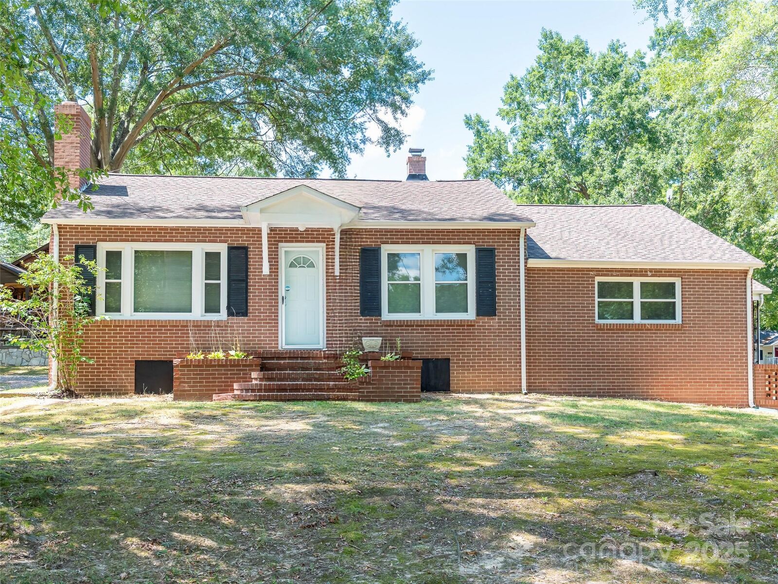 Property Photo:  1414 Hollyleaf Avenue  NC 28052 