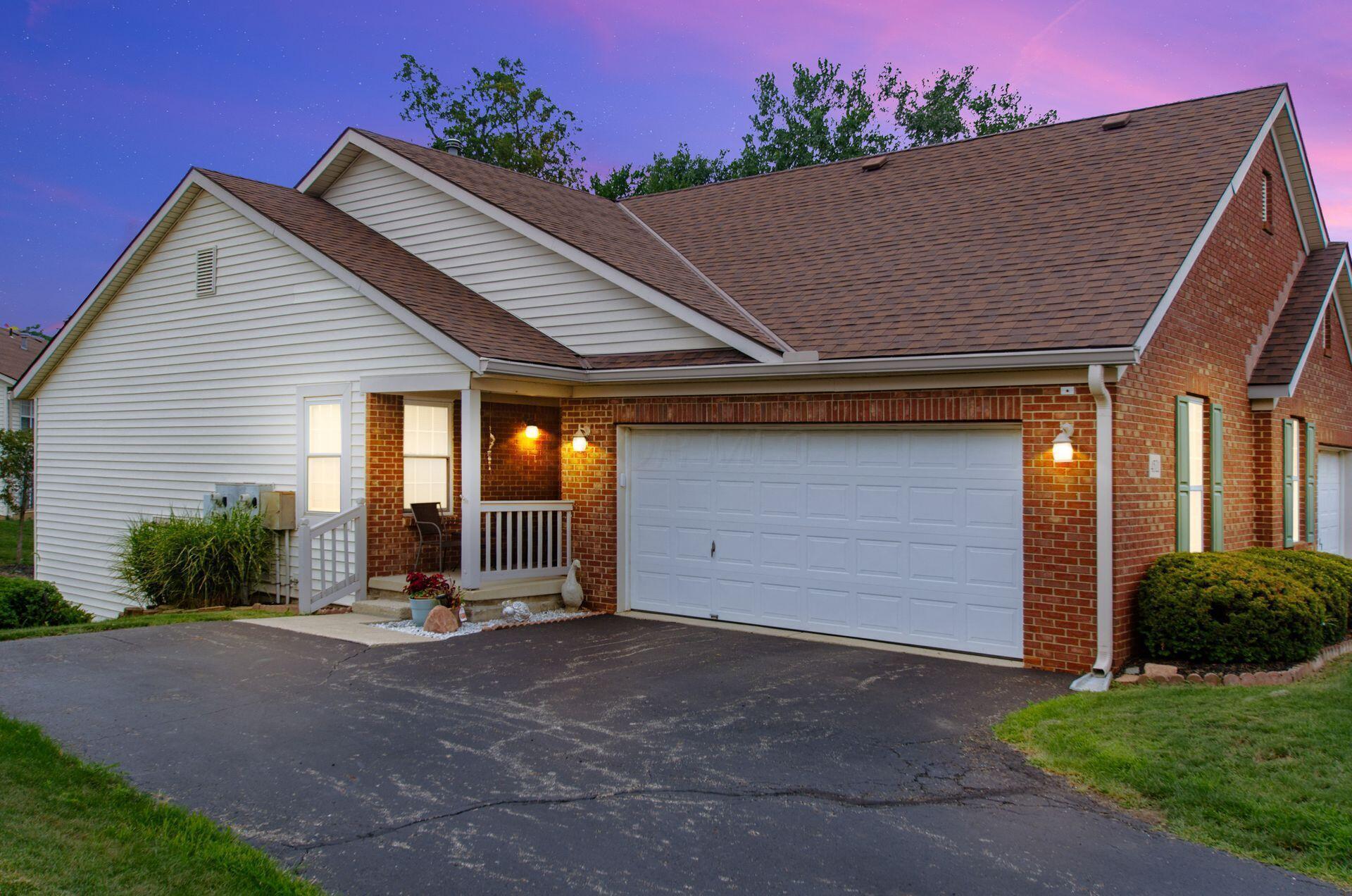 Property Photo: 4521 White Leaf Way OH 43228