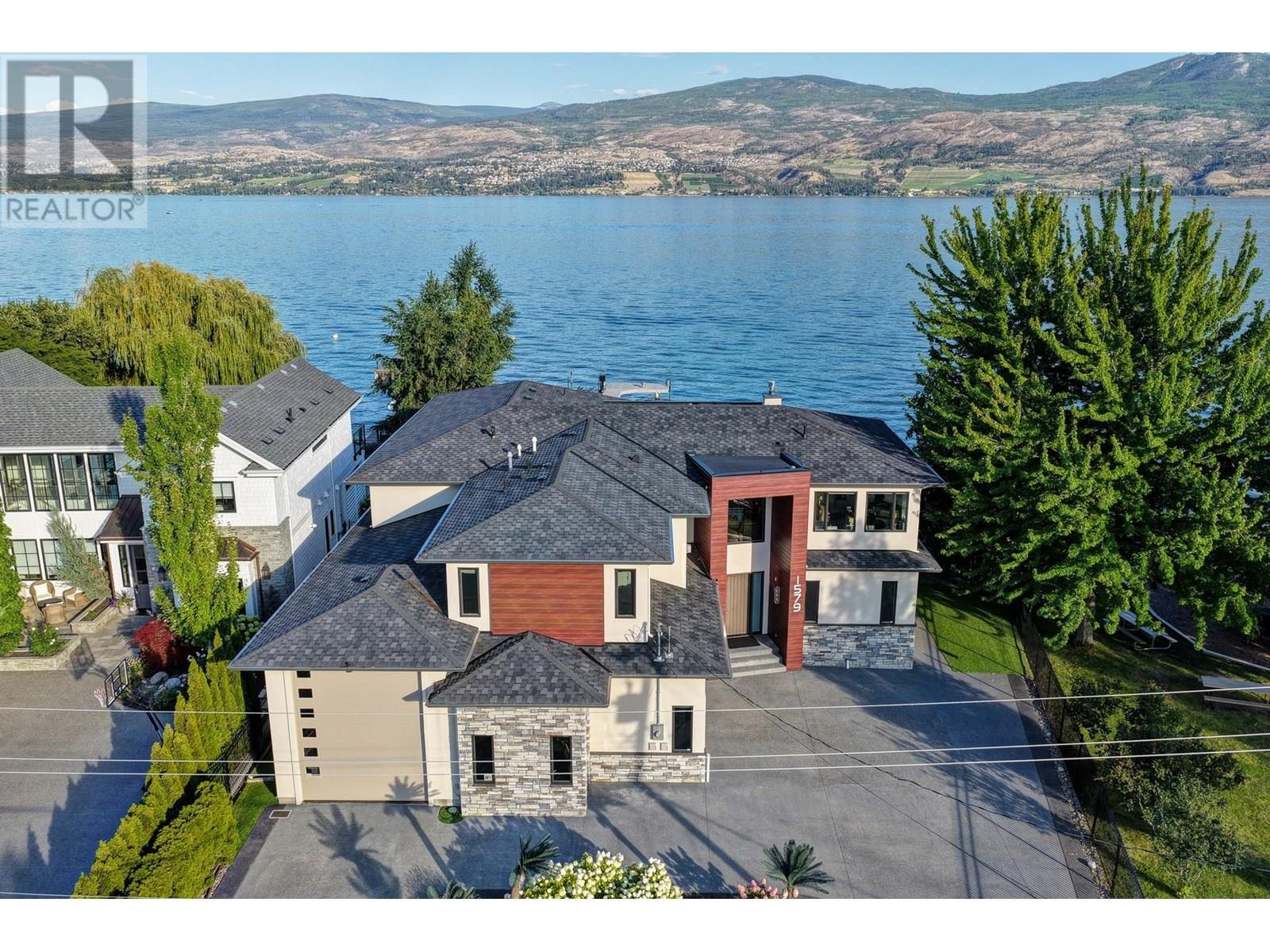 Photo de la propriété:  1579 Pritchard Drive  BC V4T 1X4 